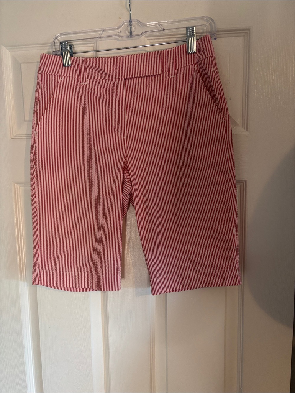 Women’s Seersucker Stripe Knee-Length Shorts - Red/White 4P